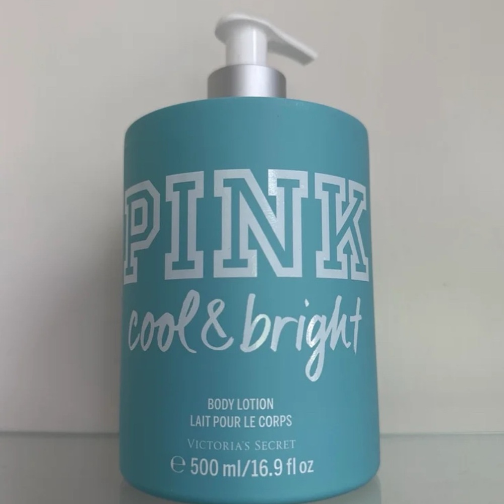 Victoria's Secret Fresh Magnolia & Bergamot Body Lotion - Blue